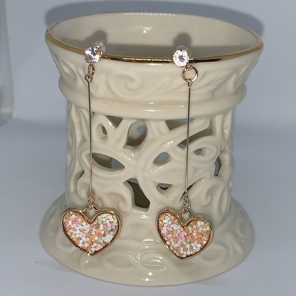 (G2) Heart Earrings - Picture 2 of 7